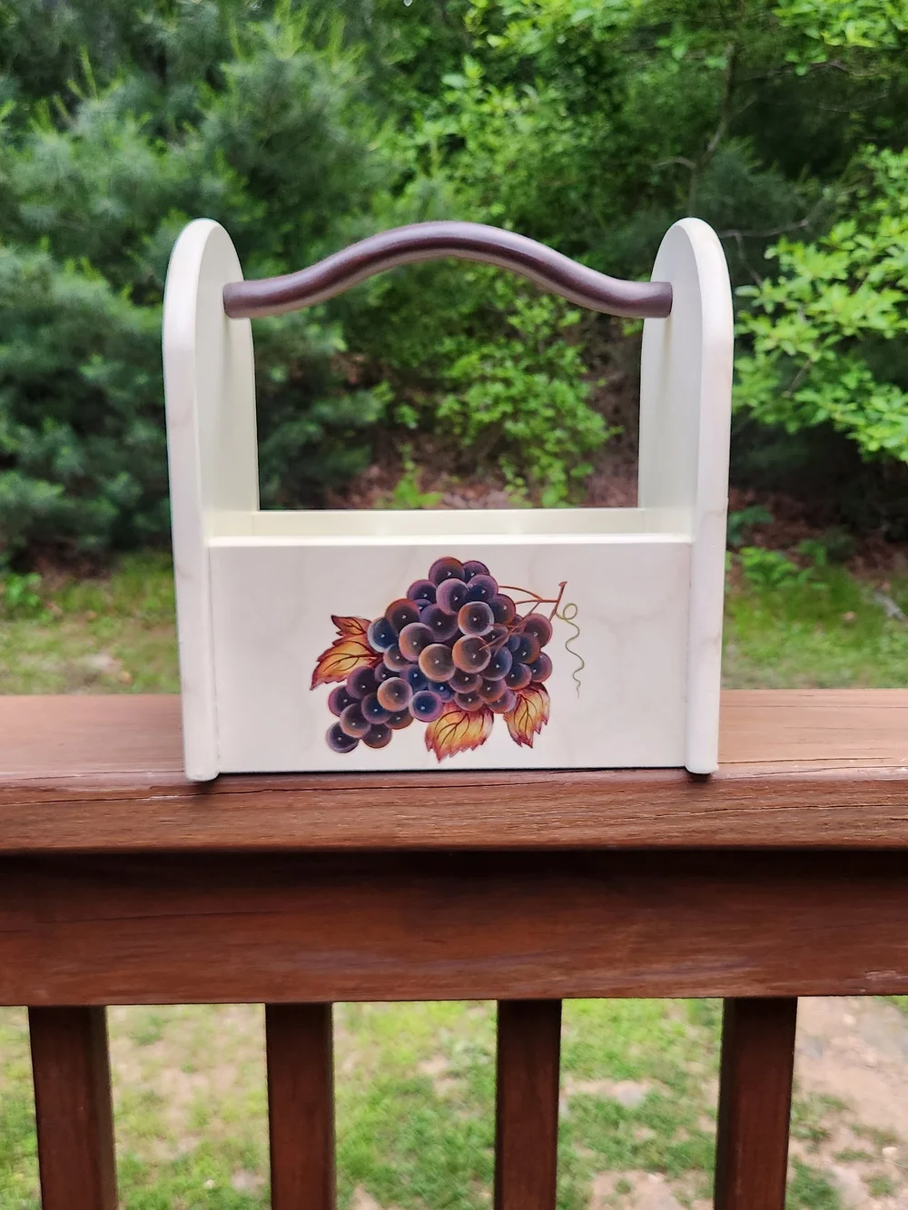 Pomerantz Wooden Utensil Caddy with Grape Motif
